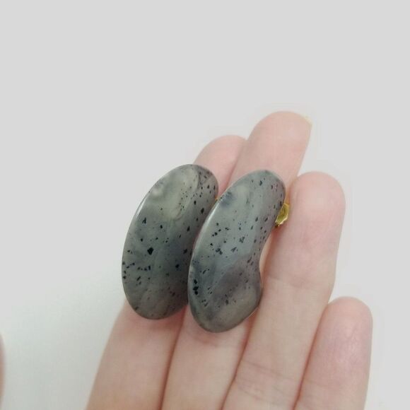 Vintage Speckled Gray Crescent Shape Stud Earrings, Moon, 80s Style Estate - Picture 4 of 6